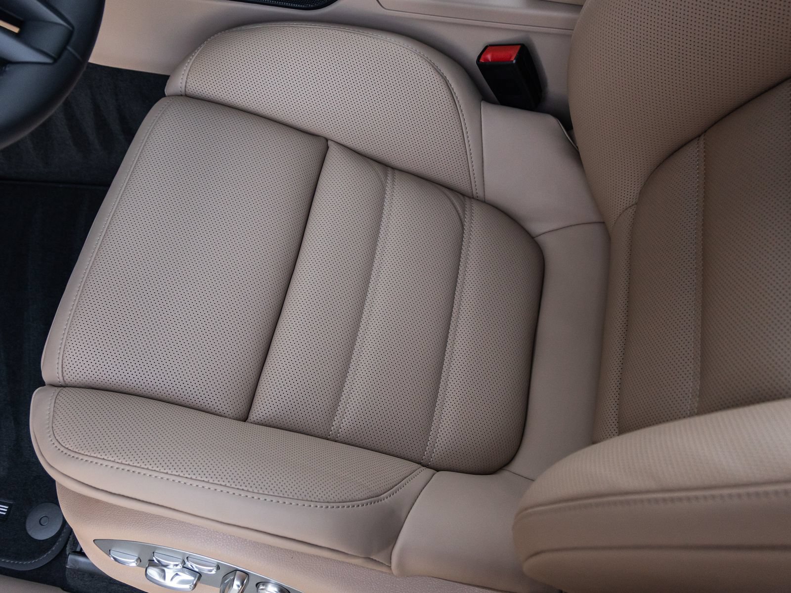 Certified 2026 Porsche Macan S AWD/4WD image 26