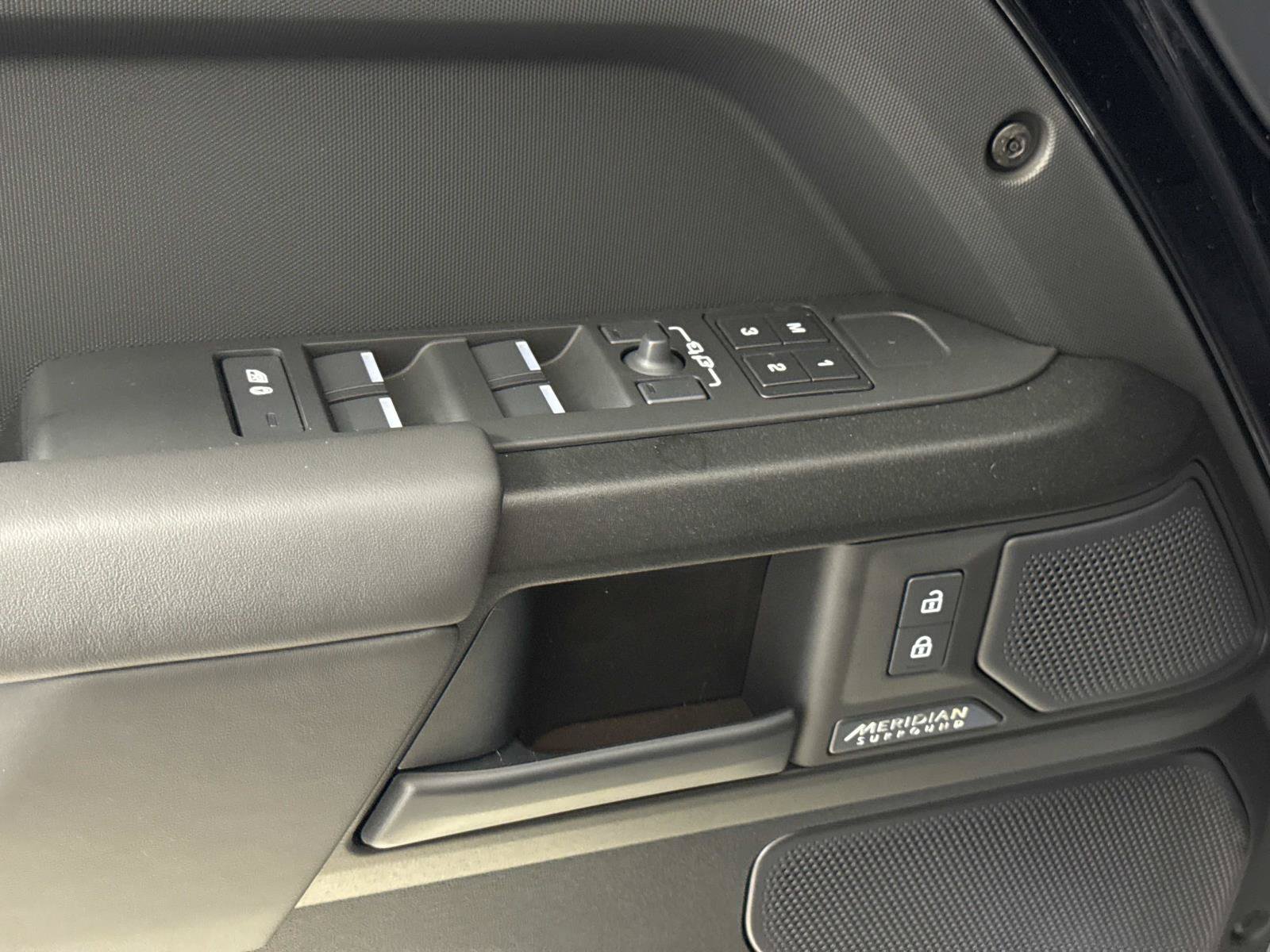 New 2026 Land Rover Defender 110 OCTA AWD/4WD image 18