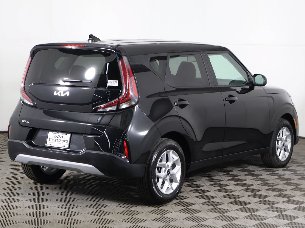 Used 2025 Kia Soul LX w/ LX Technology Package FWD image 9