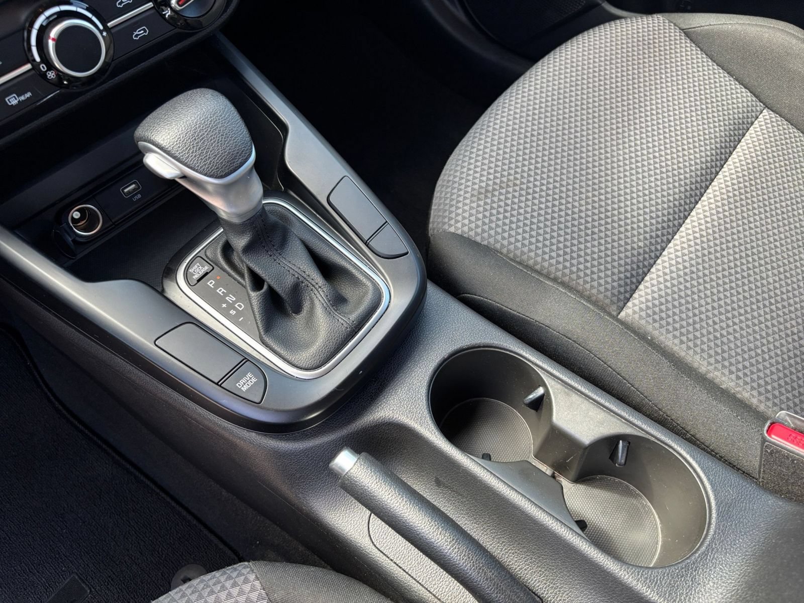 Used 2025 Kia Soul LX w/ LX Technology Package FWD image 38