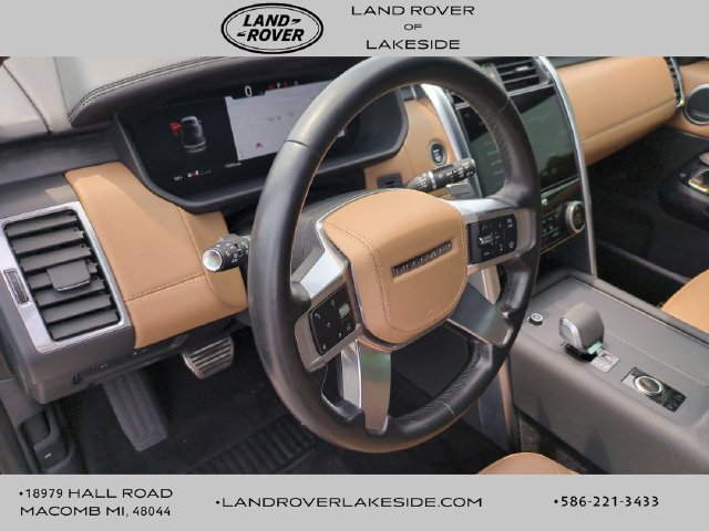 Used 2023 Land Rover Discovery Metropolitan Edition AWD/4WD image 7