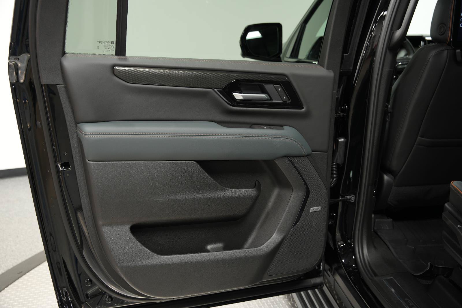 New 2026 GMC Yukon XL AT4 w/ AT4 Premium Plus Package AWD/4WD image 24