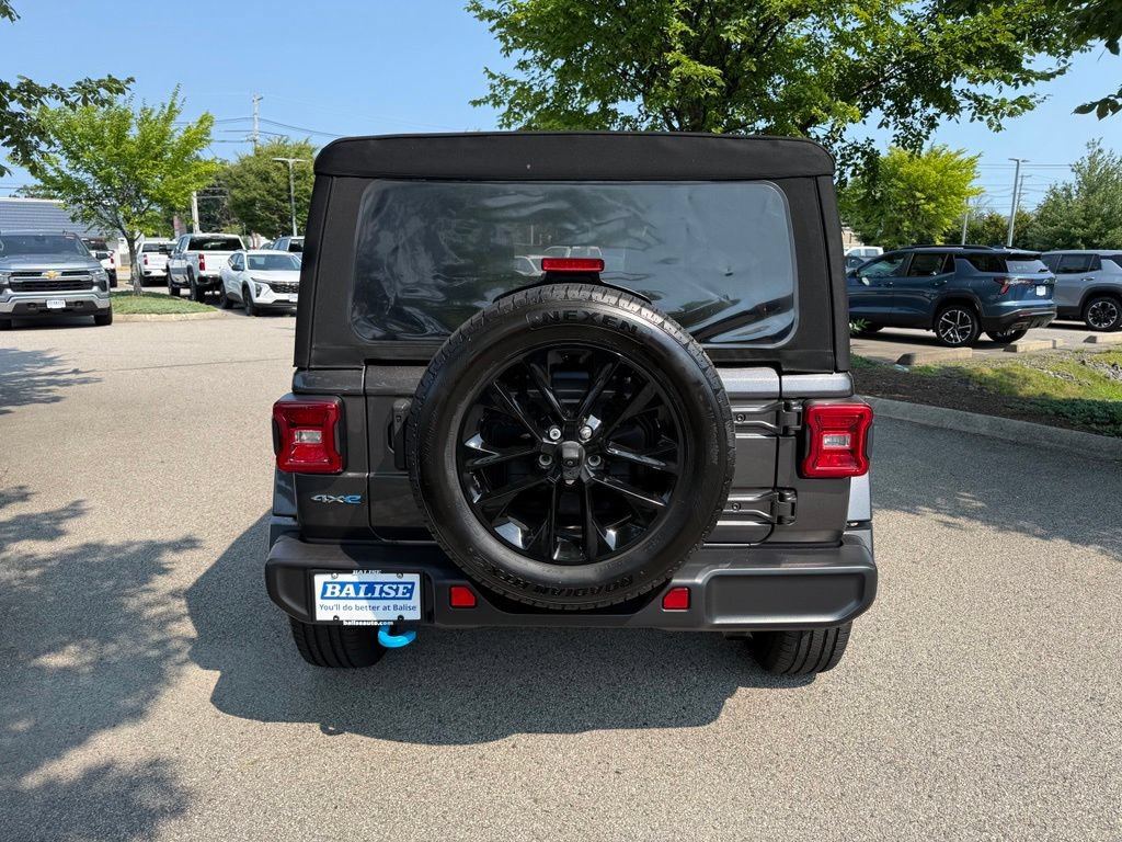 Used 2024 Jeep Wrangler Unlimited Sahara AWD/4WD image 4