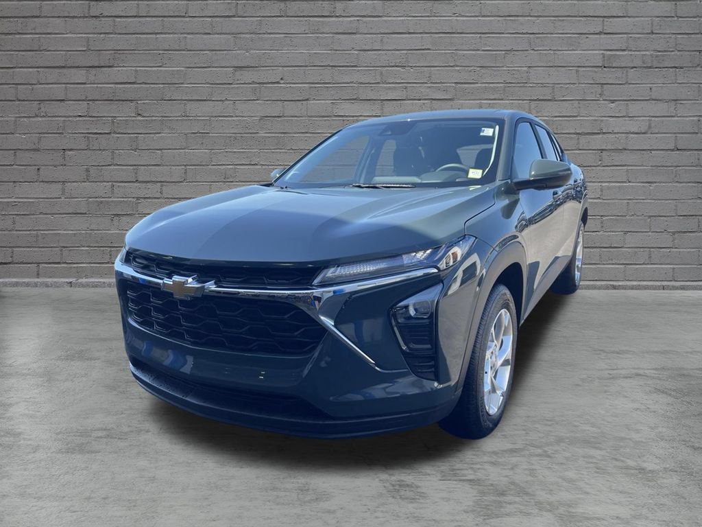 New 2026 Chevrolet Trax LS w/ LS Convenience Package FWD image 4