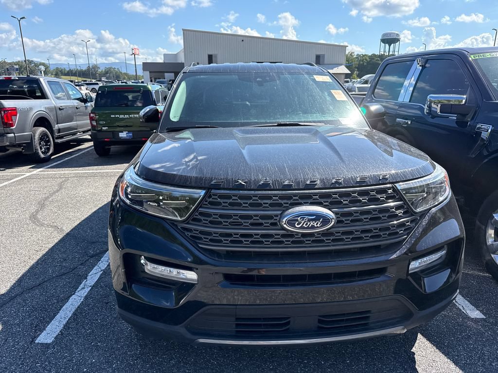 Used 2024 Ford Explorer XLT w/ Equipment Group 202A AWD/4WD image 4