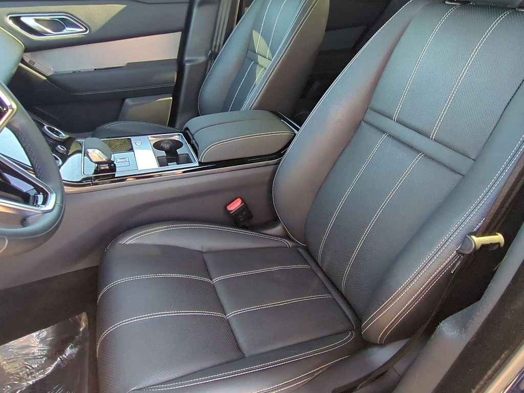 Used 2022 Land Rover Range Rover Velar R-Dynamic S image 16