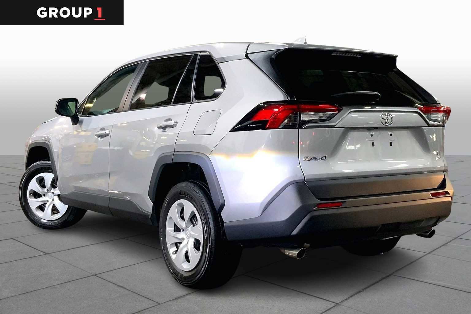 Used 2022 Toyota RAV4 LE image 11