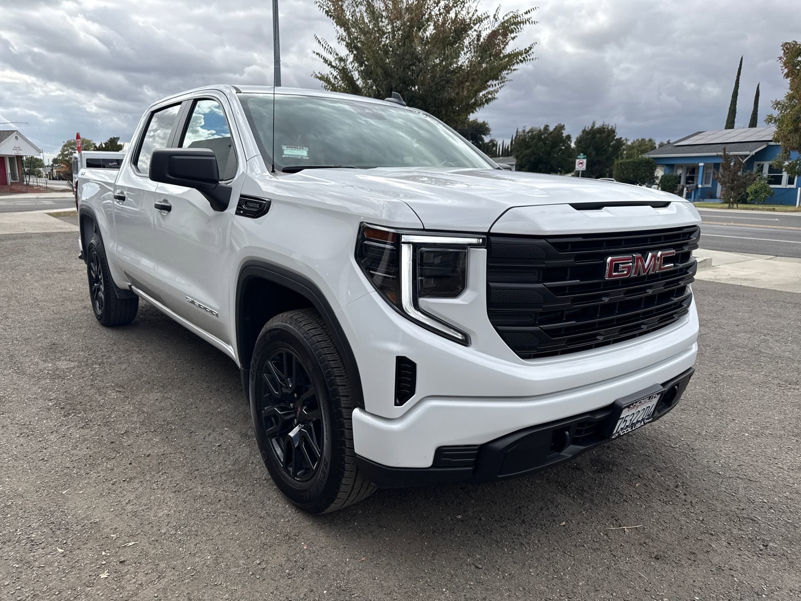 Used 2025 GMC Sierra 1500 Pro w/ Graphite Edition image 7