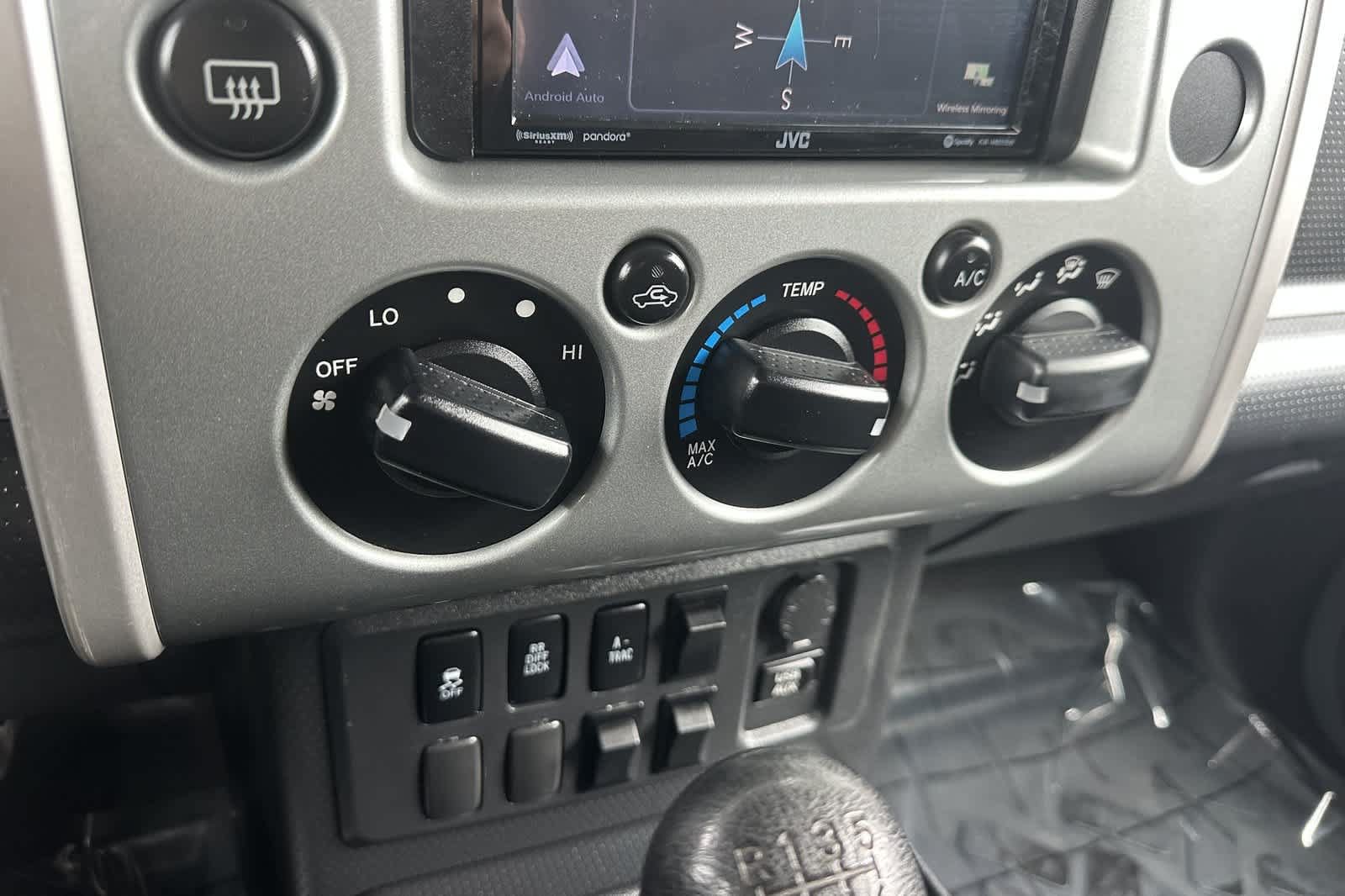 Used 2011 Toyota FJ Cruiser 4WD w/ Convenience Pkg image 25