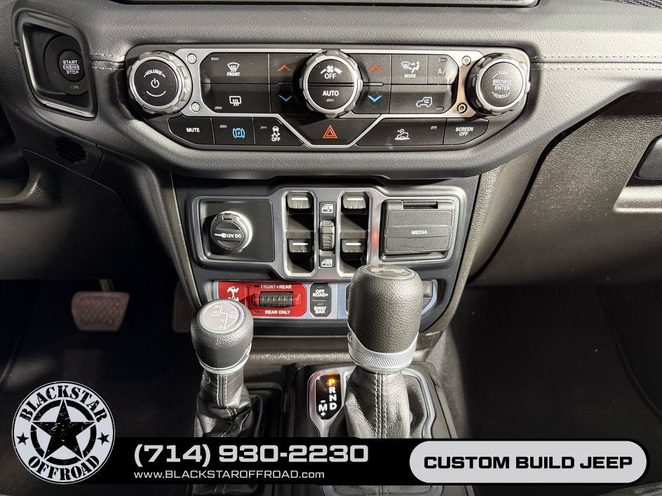 Used 2024 Jeep Wrangler Unlimited Rubicon 4xe AWD/4WD image 24