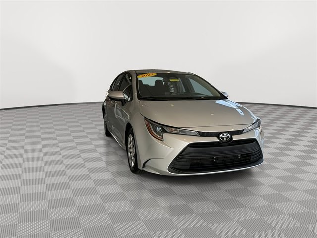 Used 2023 Toyota Corolla LE image 3