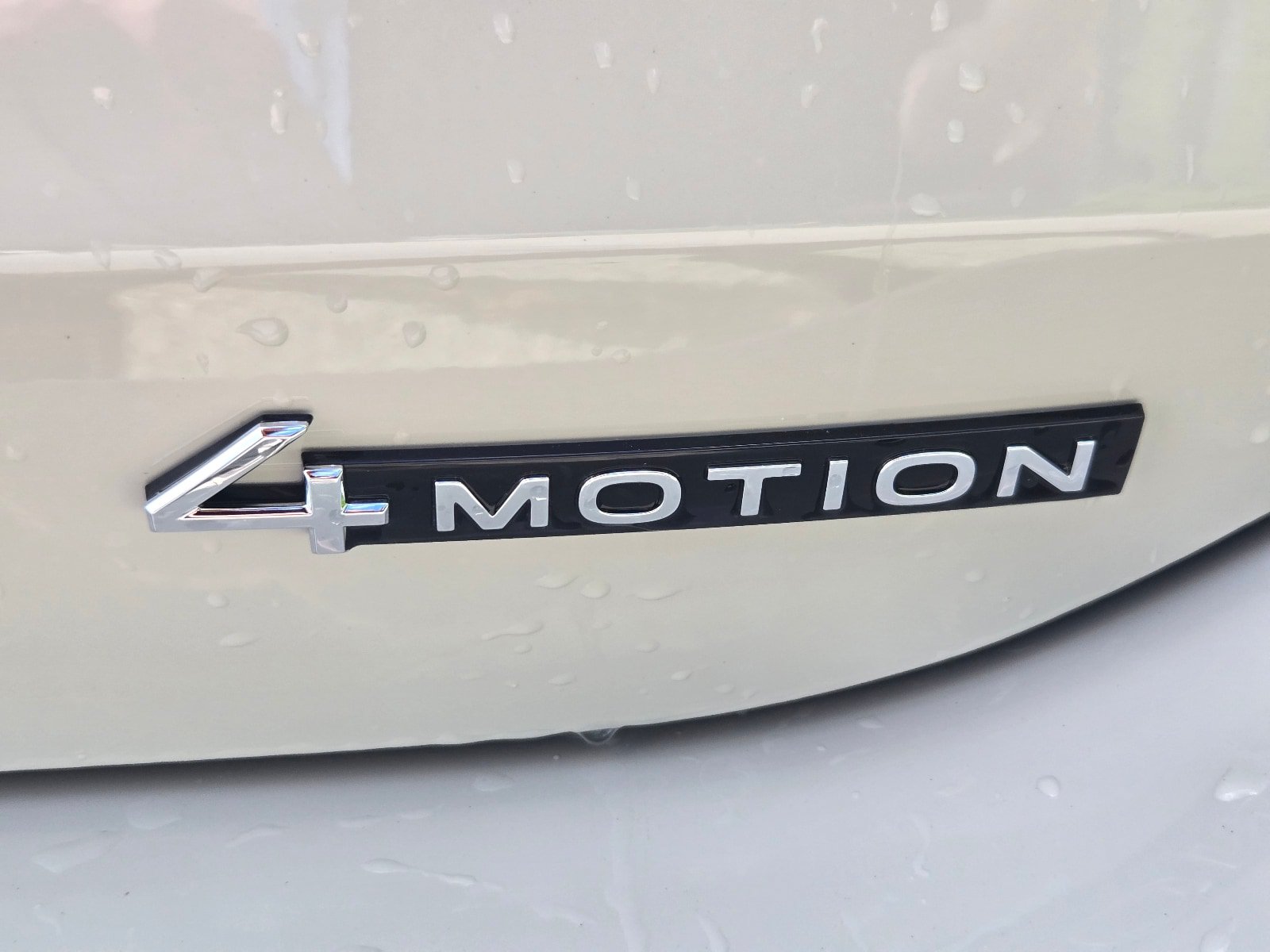 New 2026 Volkswagen Tiguan SE R-Line AWD/4WD image 13