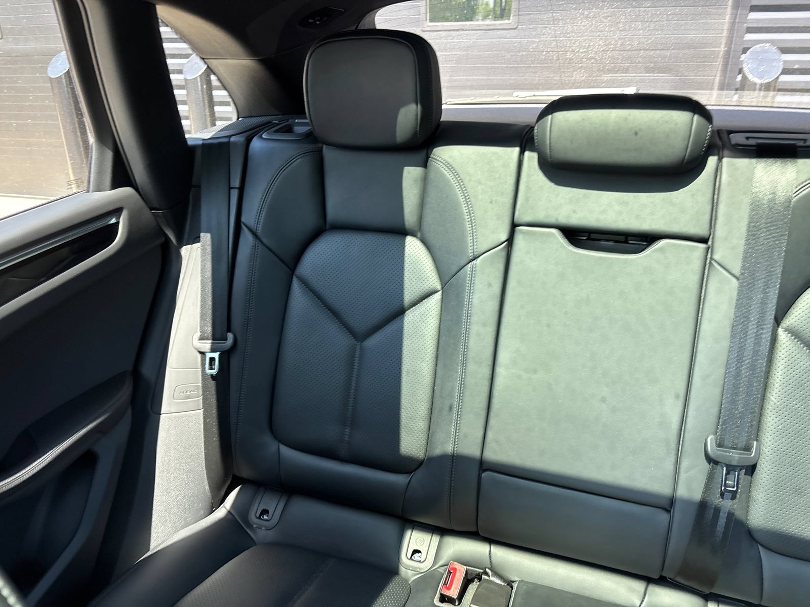 Used 2025 Porsche Macan AWD/4WD image 34