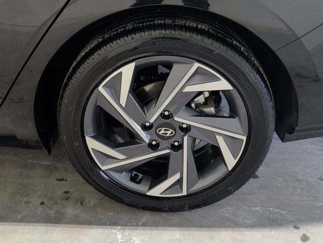 Certified 2025 Hyundai Elantra Limited image 37