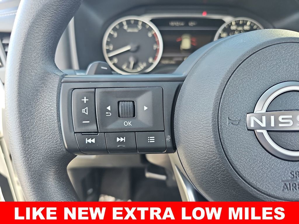 Used 2024 Nissan Rogue SV FWD image 17