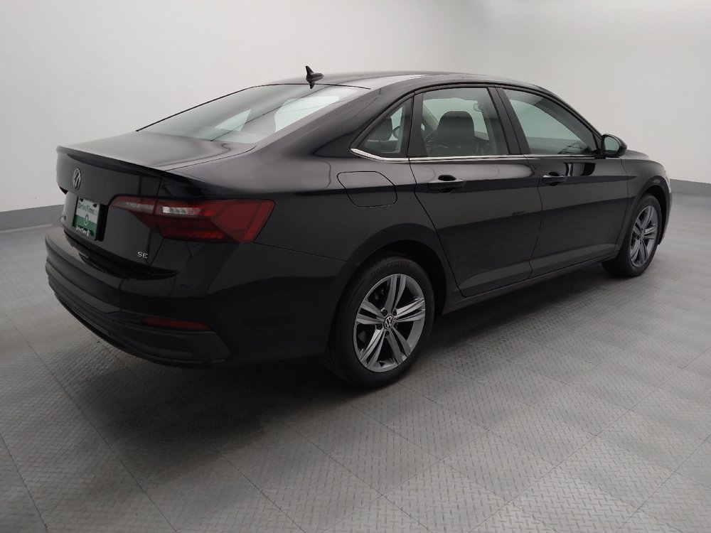 Used 2024 Volkswagen Jetta SE FWD image 10