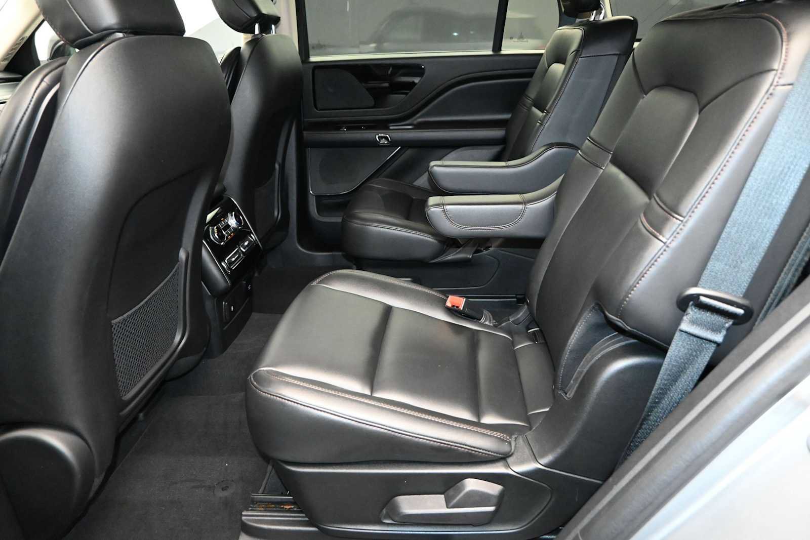 Used 2023 Lincoln Aviator AWD w/ Premium Package image 24