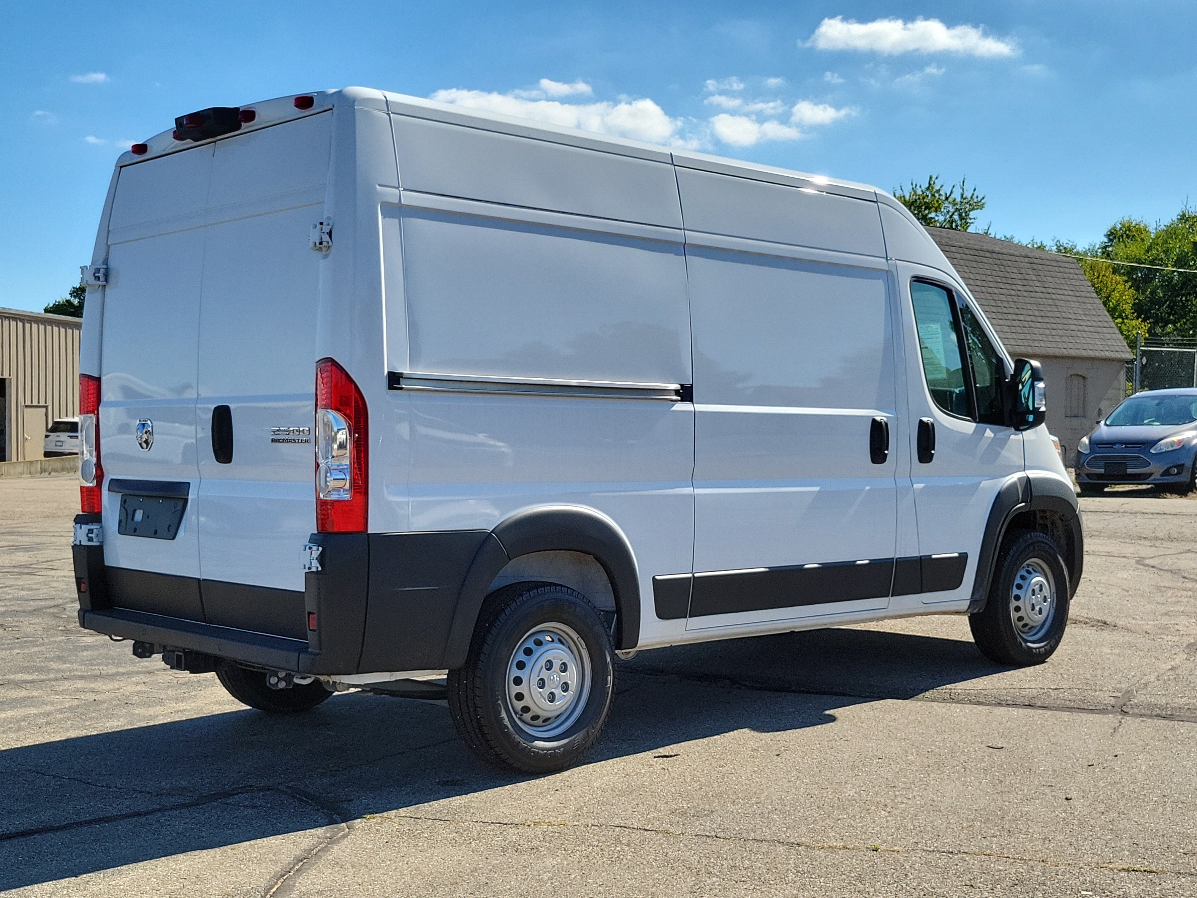 Used 2025 RAM ProMaster 2500 w/ Safety Group FWD image 4