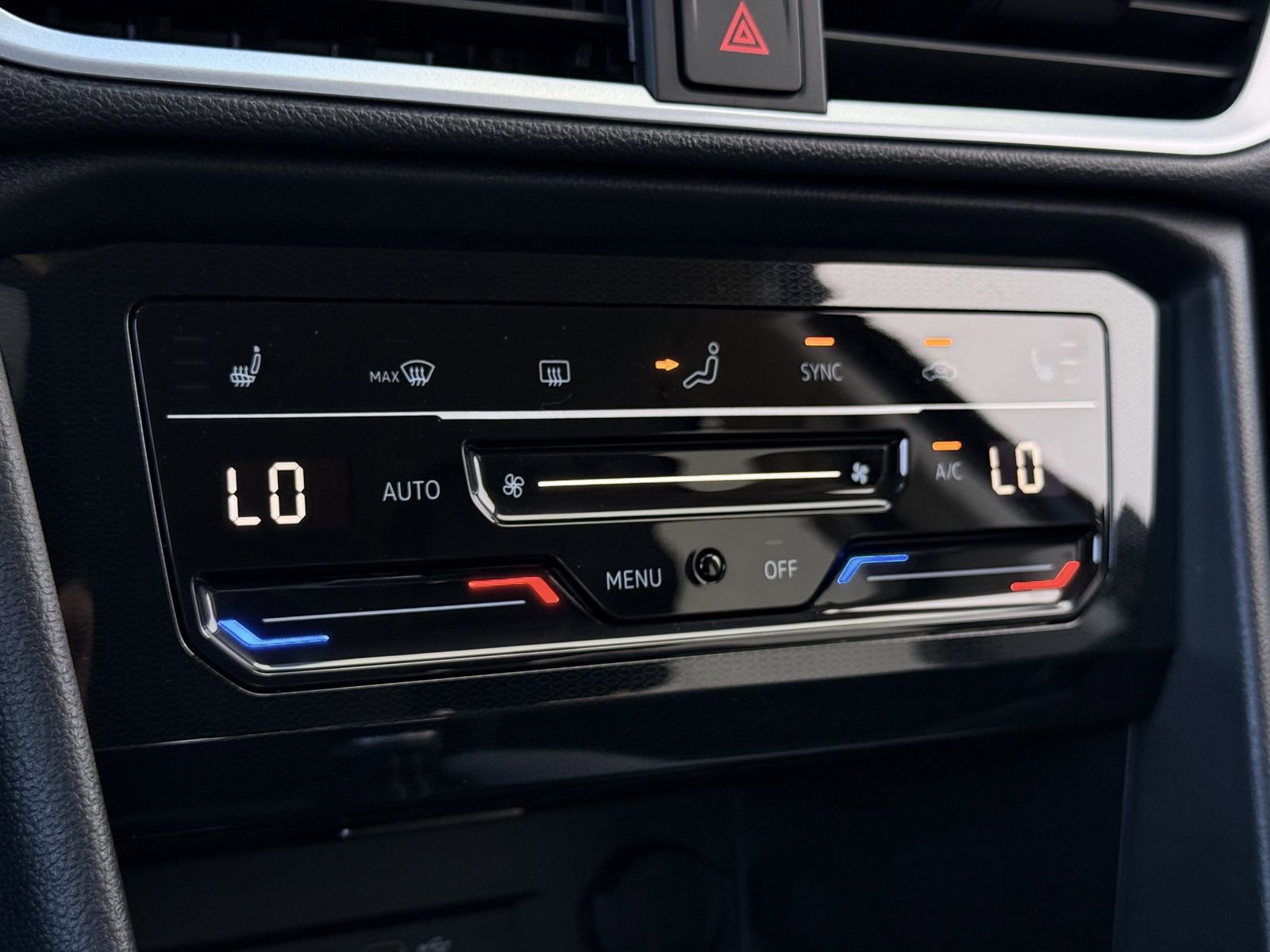 Used 2025 Volkswagen Taos SE image 18