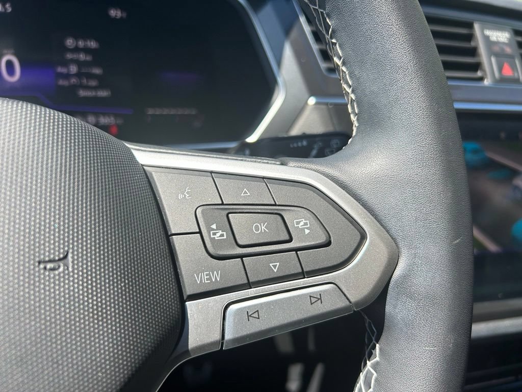 Certified 2023 Volkswagen Tiguan SE R-Line FWD image 17