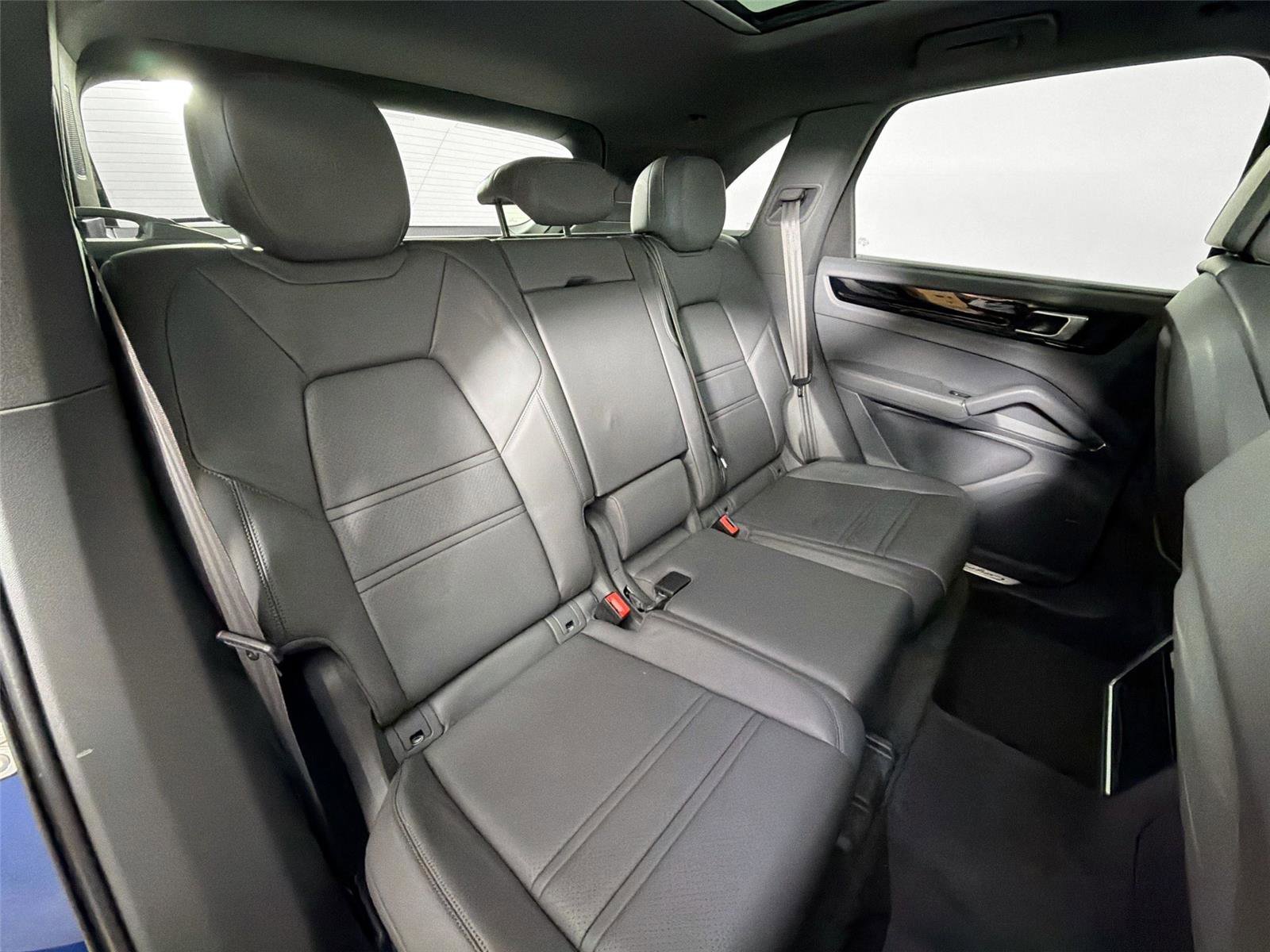 Certified 2022 Porsche Cayenne E-Hybrid AWD/4WD image 27