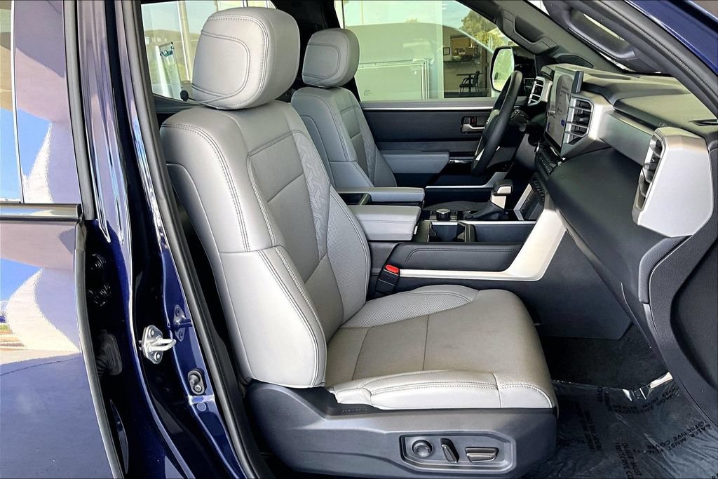 Used 2025 Toyota Tundra Limited AWD/4WD image 30