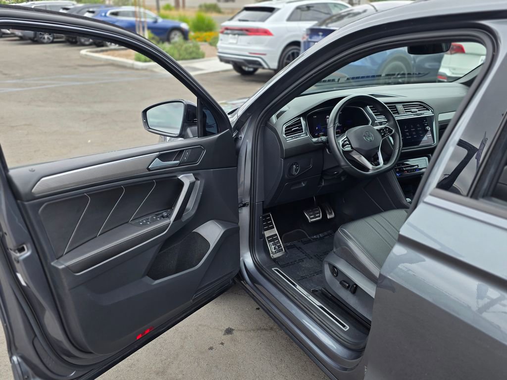 Used 2023 Volkswagen Tiguan SE R-Line image 39