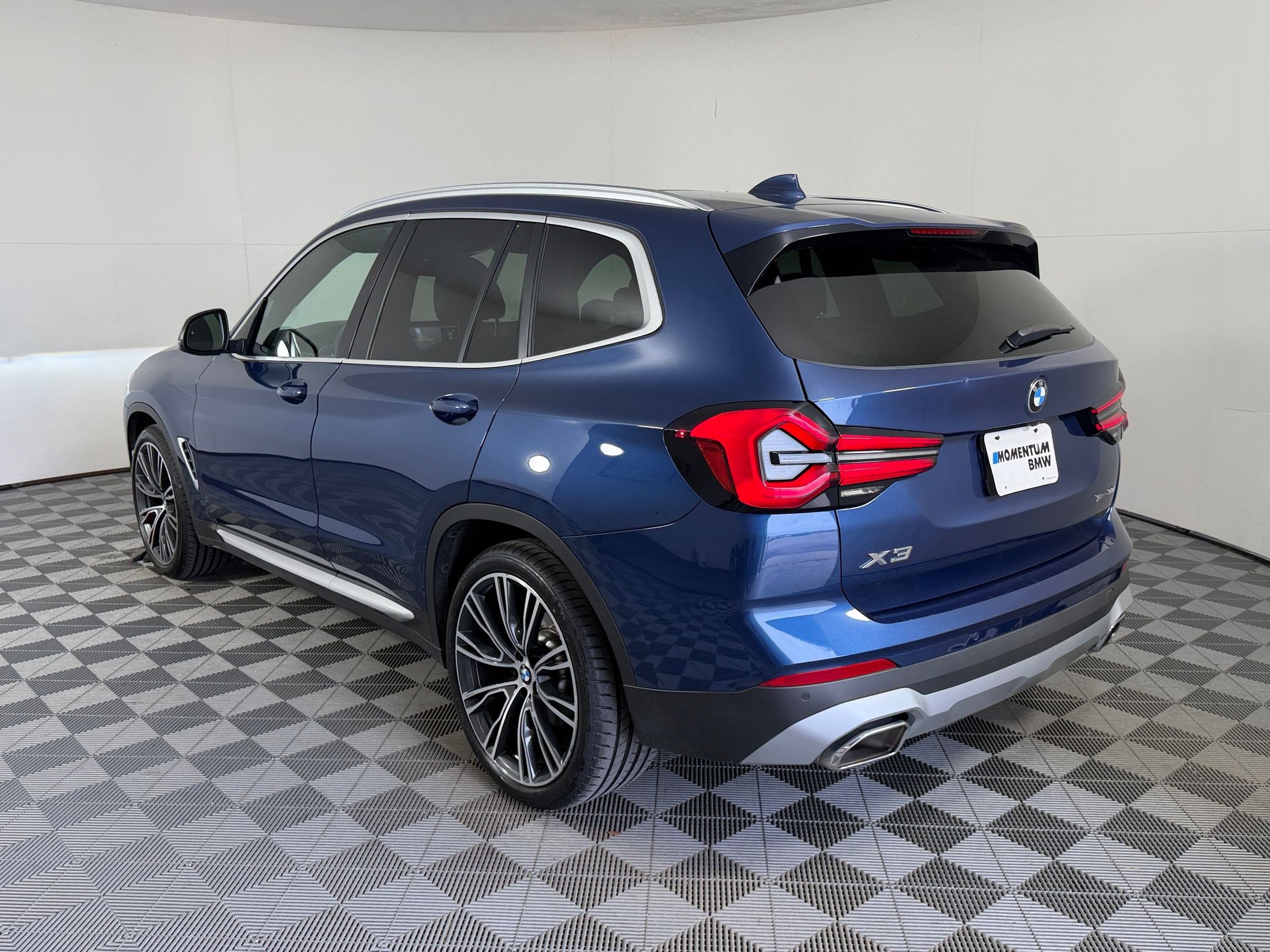 Used 2022 BMW X3 sDrive30i w/ Premium Package 2 RWD image 3