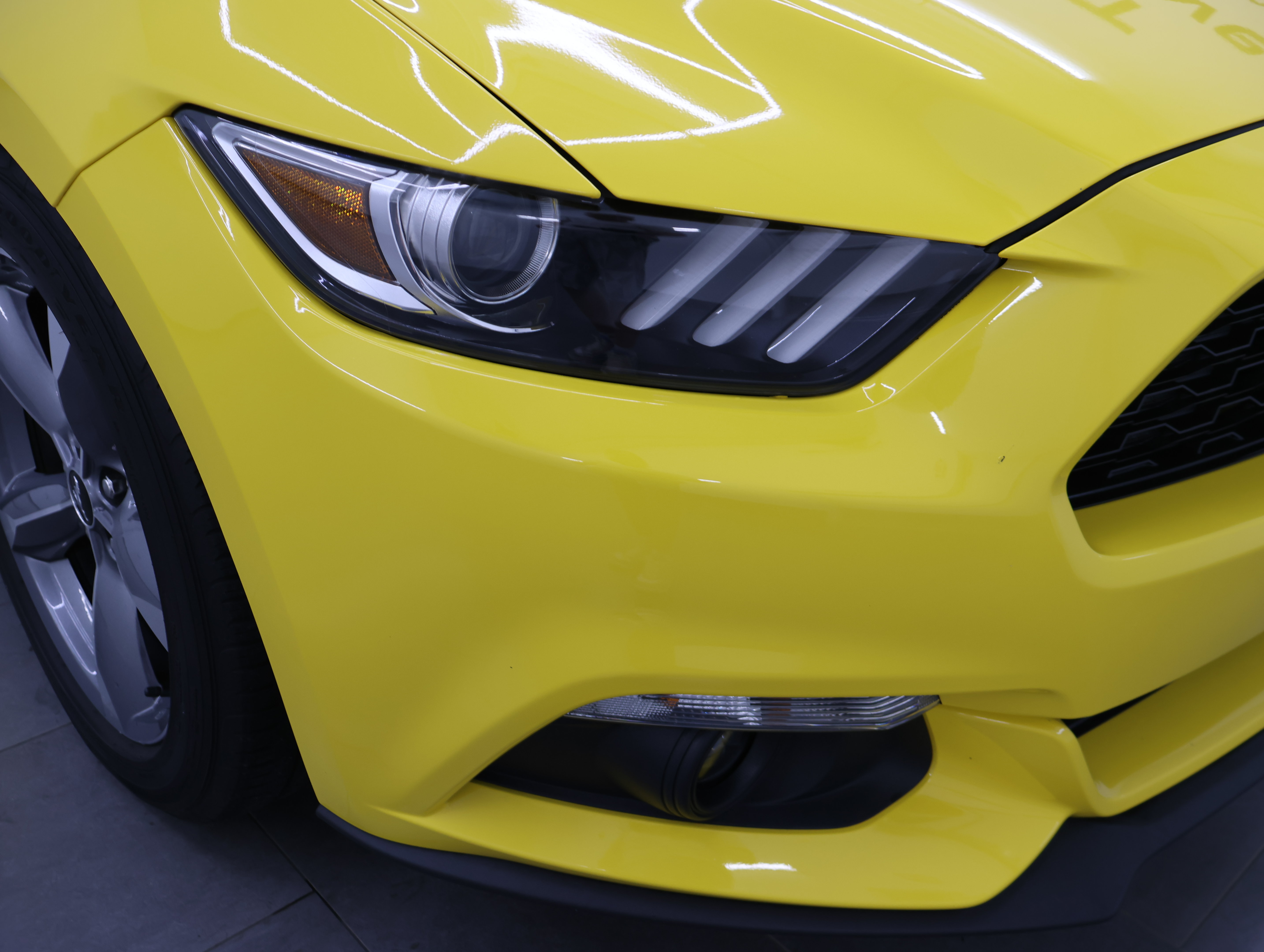 Used 2016 Ford Mustang Convertible w/ Equipment Group 051A RWD image 21