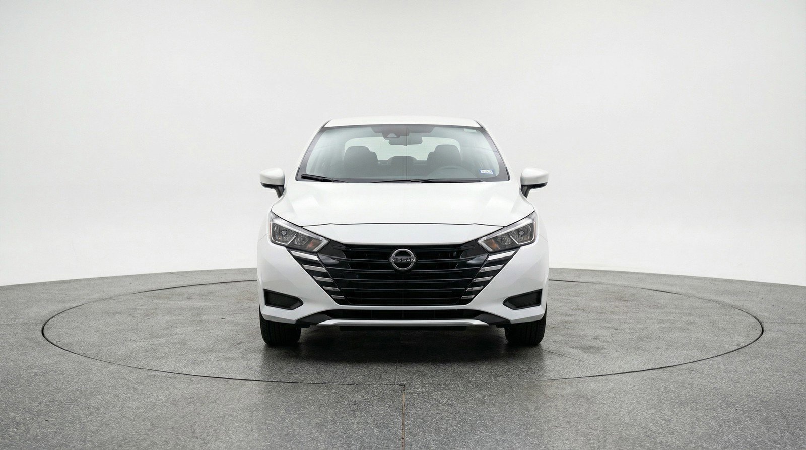 Used 2025 Nissan Versa SV image 2