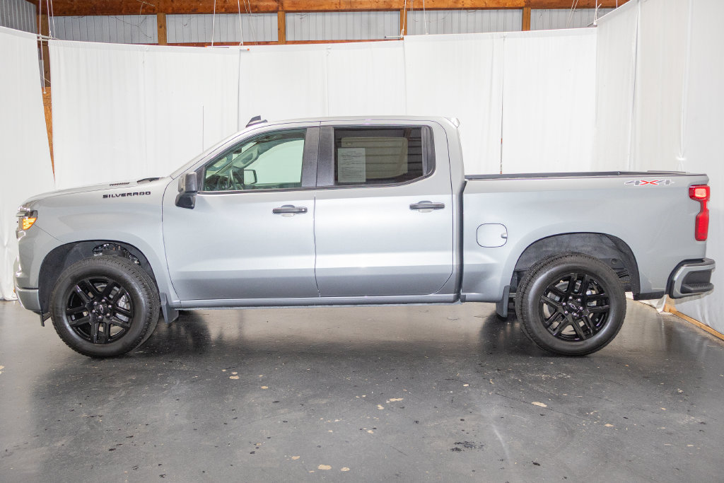 Used 2026 Chevrolet Silverado 1500 Custom w/ LPO, Dark Essentials Package AWD/4WD image 4
