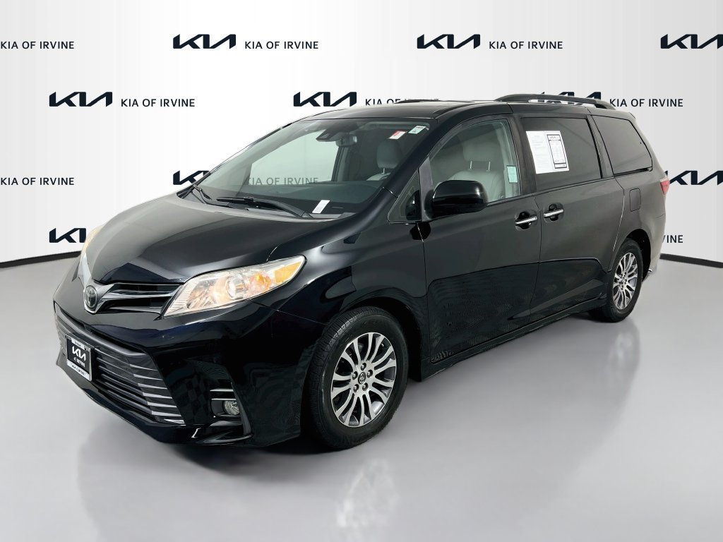 Used 2019 Toyota Sienna XLE FWD image 3