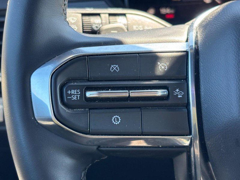 Used 2025 GMC Acadia Elevation image 18