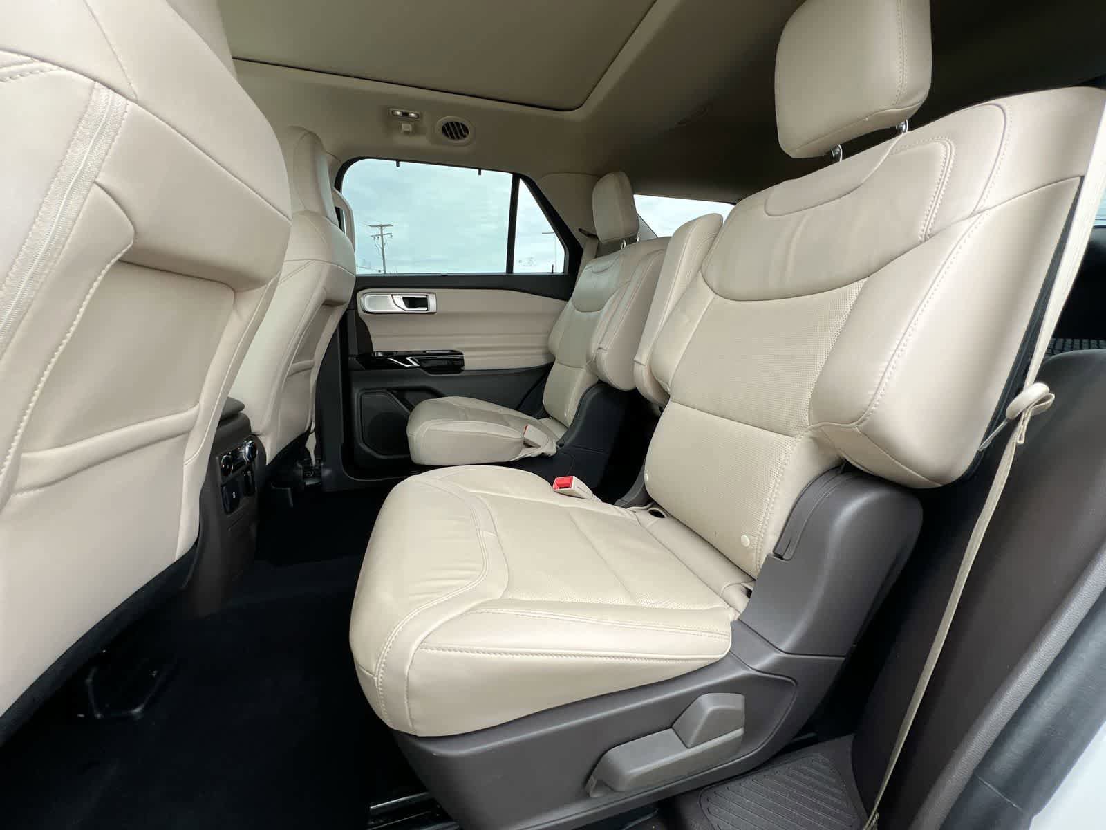 Used 2023 Ford Explorer Platinum w/ Technology Package AWD/4WD image 19