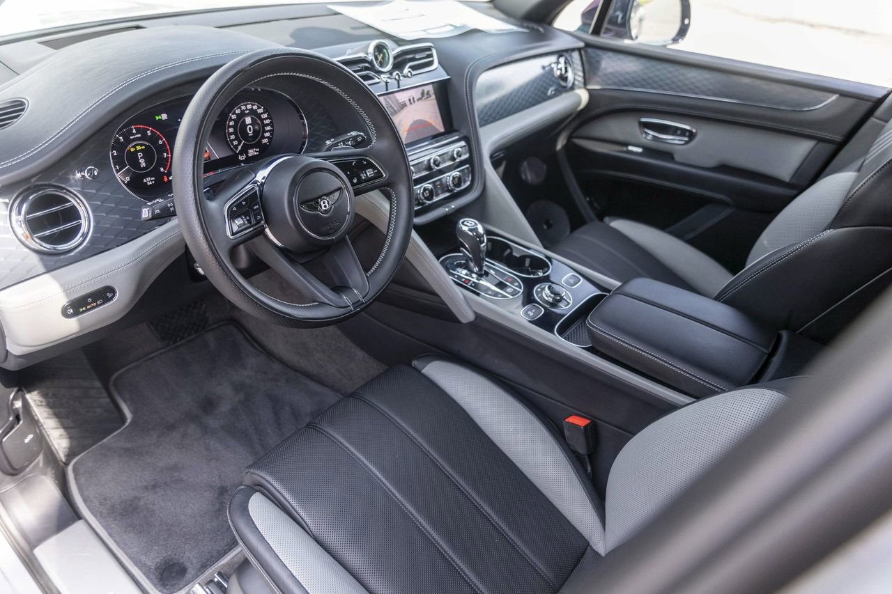 Used 2025 Bentley Bentayga AWD/4WD image 26