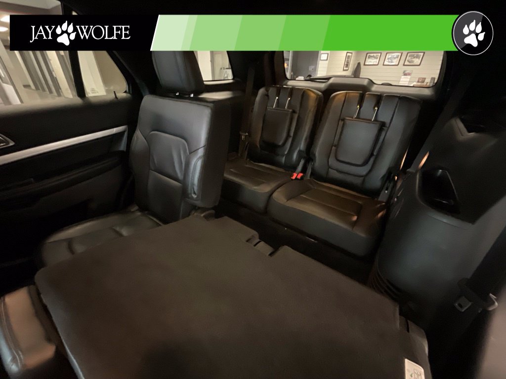 Used 2017 Ford Explorer XLT w/ Equipment Group 202A AWD/4WD image 23
