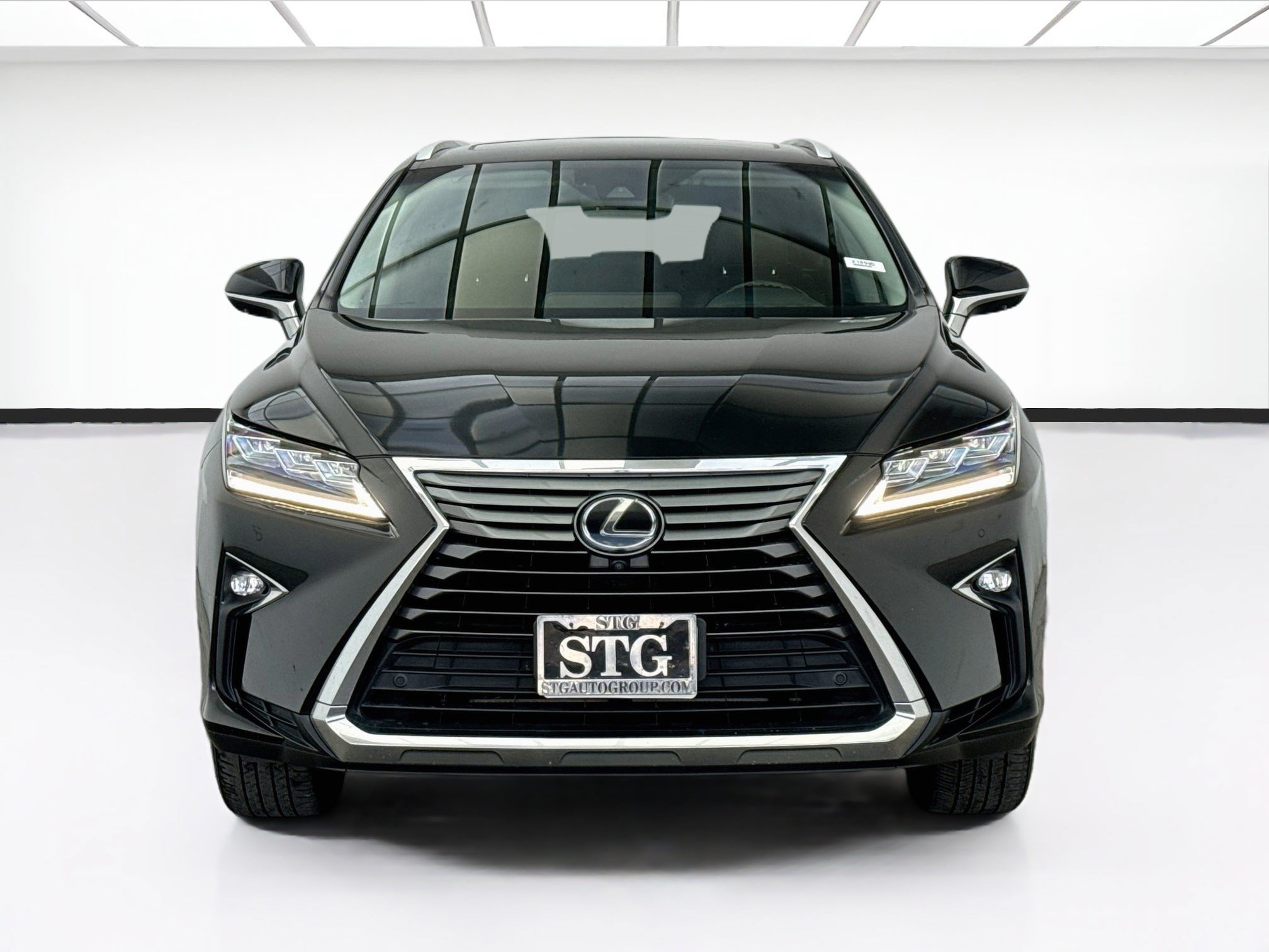 Used 2019 Lexus RX 350L Luxury w/ Accessory Package FWD image 2