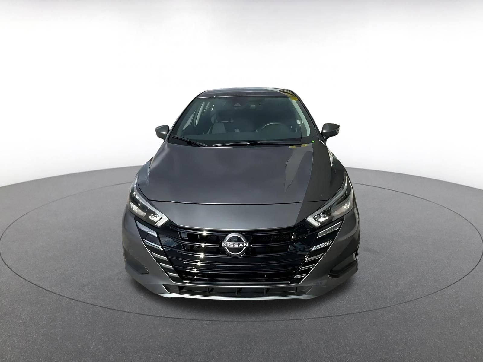 Used 2025 Nissan Versa SV image 4