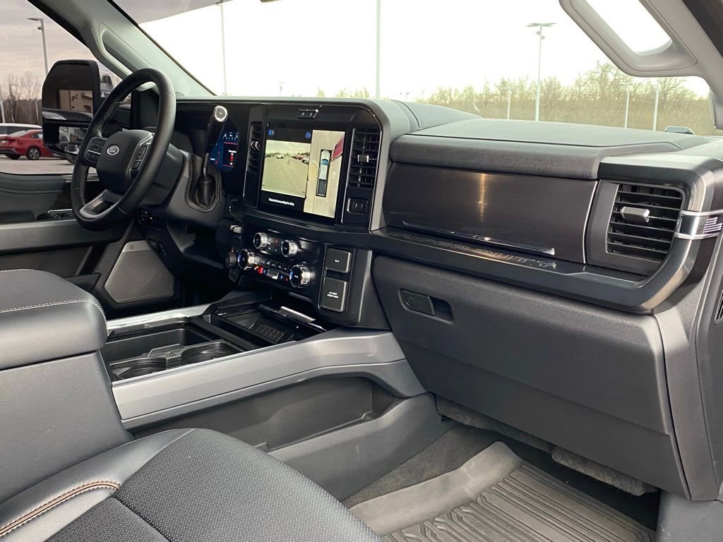 Used 2025 Ford F250 Lariat w/ Chrome Package image 30