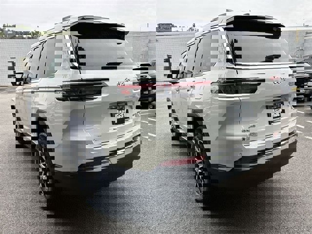 New 2025 Jeep Grand Cherokee L Limited image 6