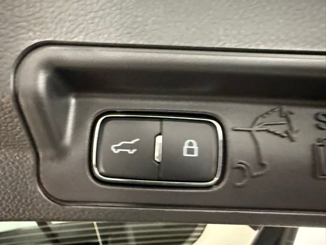 New 2026 Ford Explorer Active w/ Active Comfort Package image 10