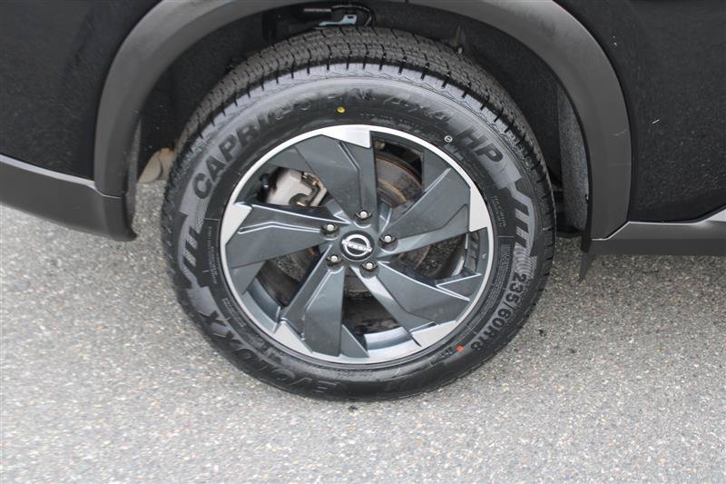 Used 2025 Nissan Rogue SV AWD/4WD image 9