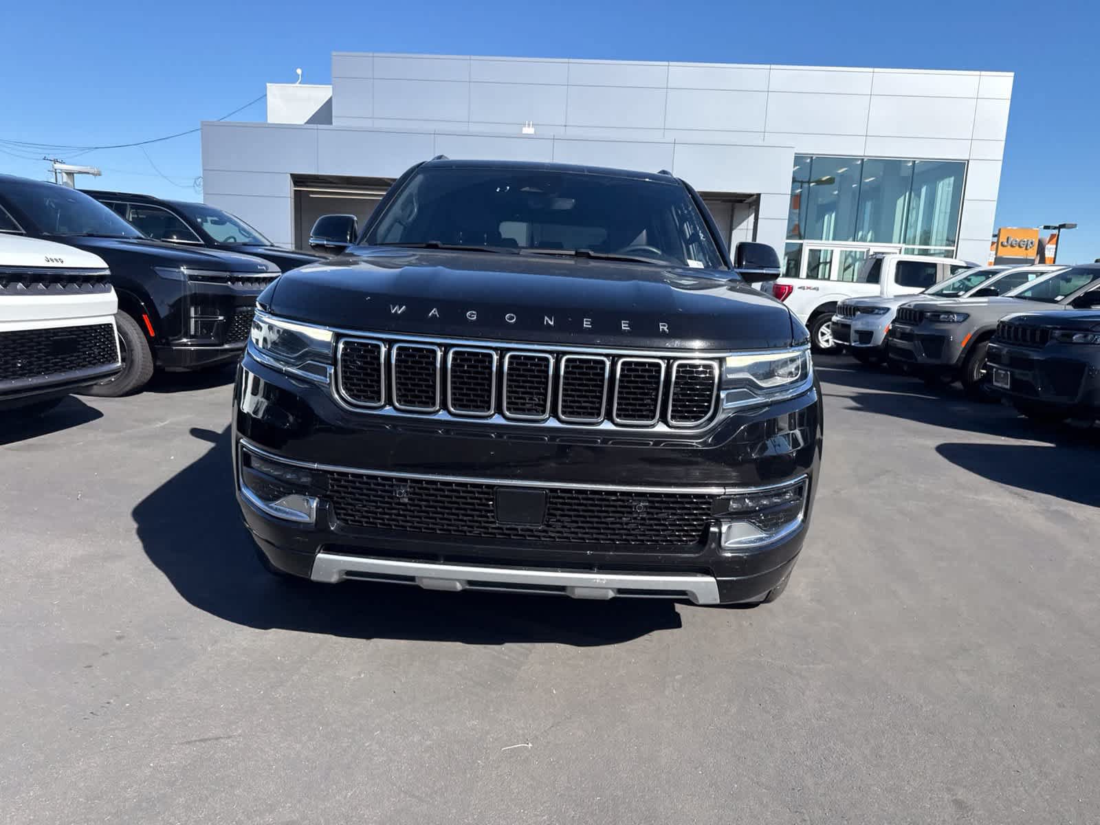 Used 2024 Jeep Wagoneer L Series II w/ Flexible Seating Group RWD image 4