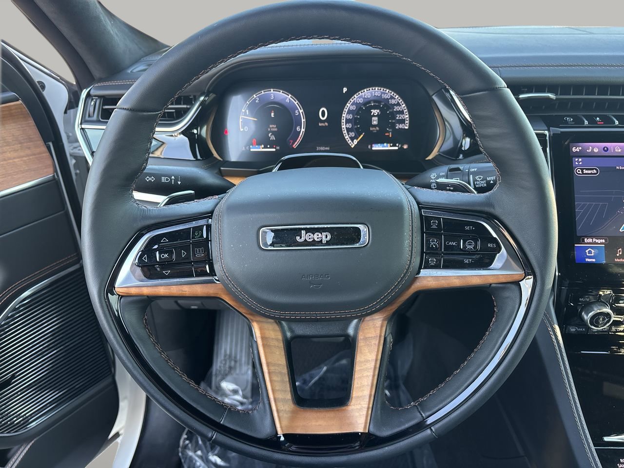 Used 2025 Jeep Grand Cherokee Summit image 32