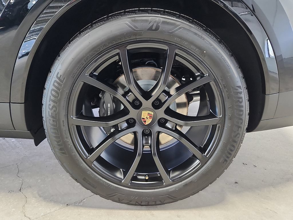 New 2026 Porsche Cayenne Coupe AWD/4WD image 10