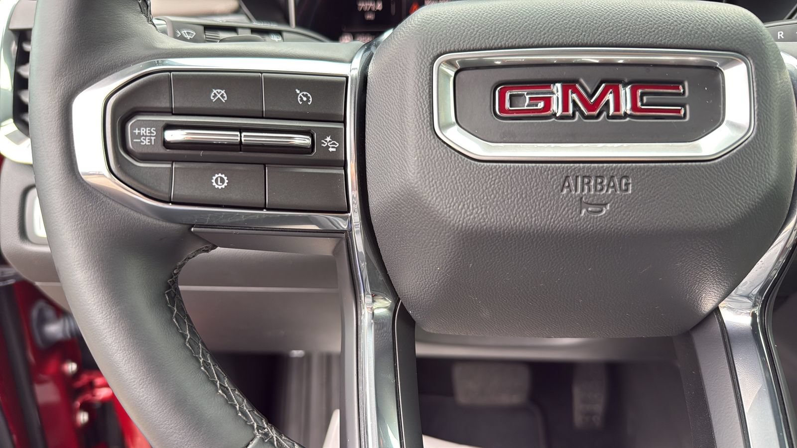 Used 2026 GMC Acadia Elevation w/ Elevation Premium Package FWD image 16