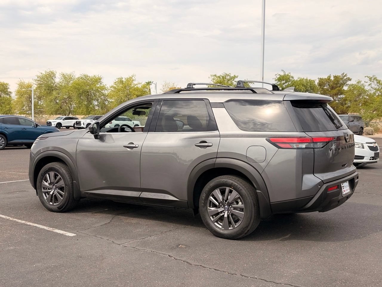 Certified 2022 Nissan Pathfinder SV w/ SV Black Package FWD image 4