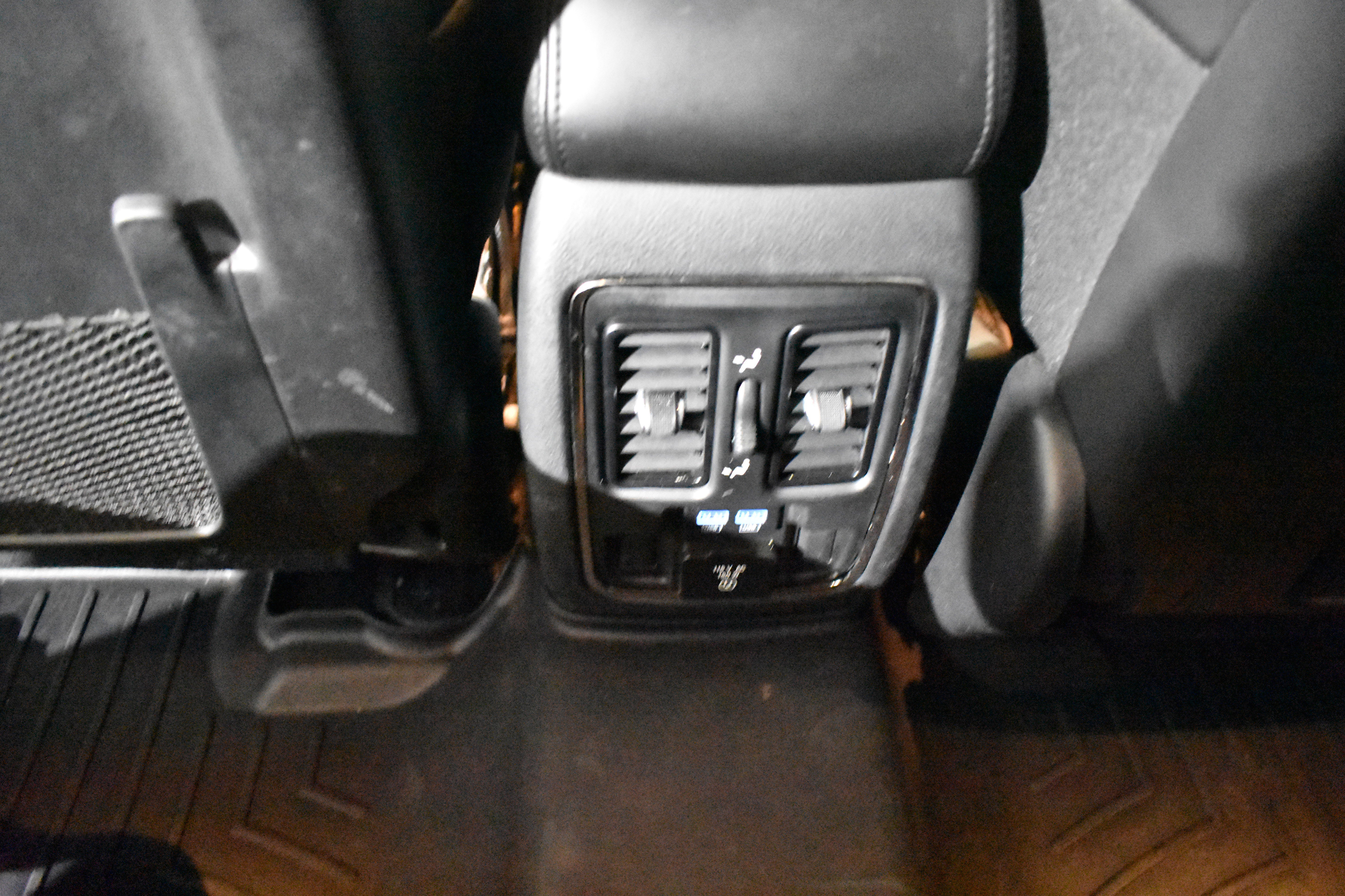 Used 2020 Jeep Grand Cherokee Limited w/ Trailer Tow Group IV image 27