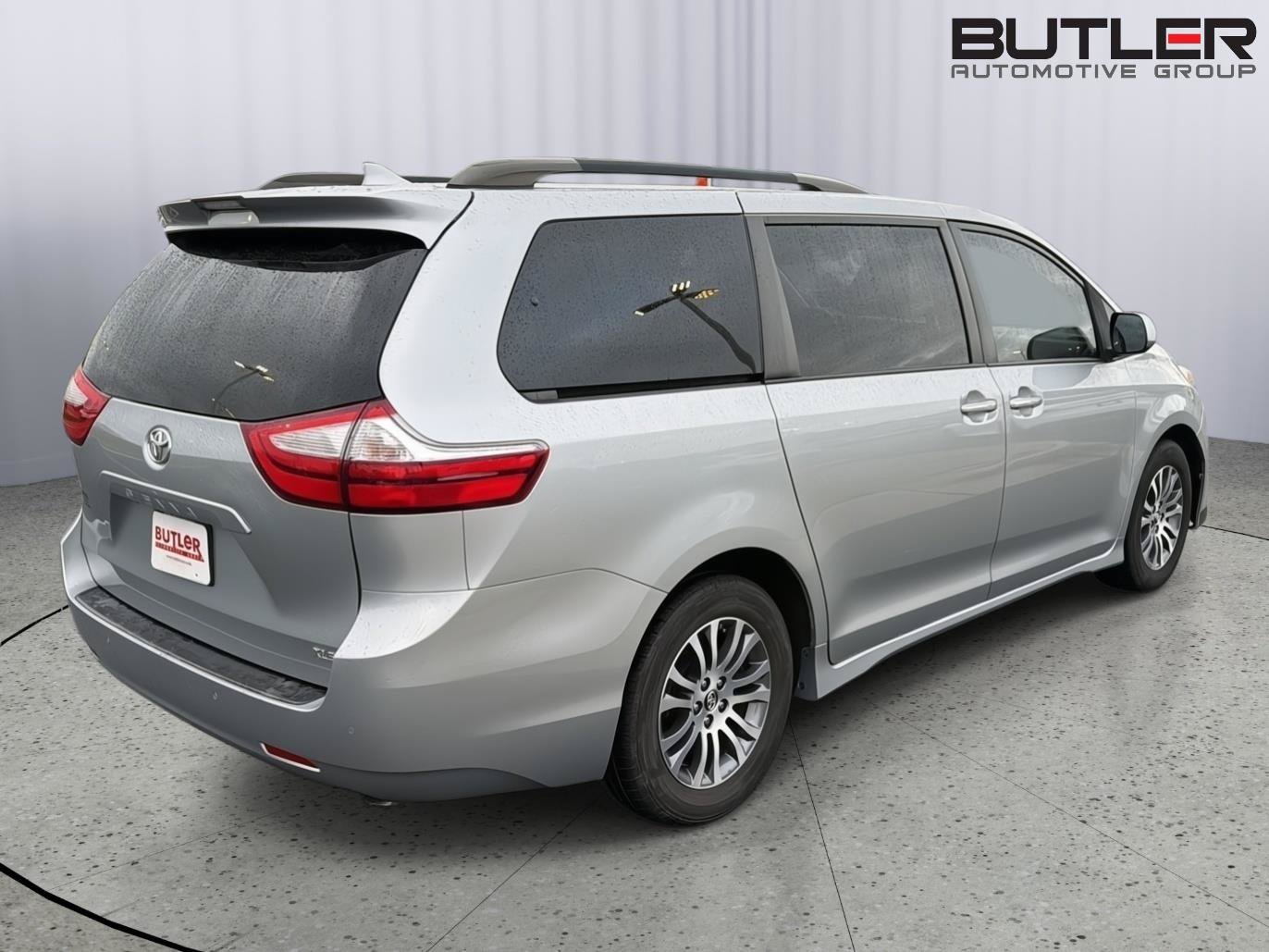 Used 2019 Toyota Sienna XLE Premium FWD image 6