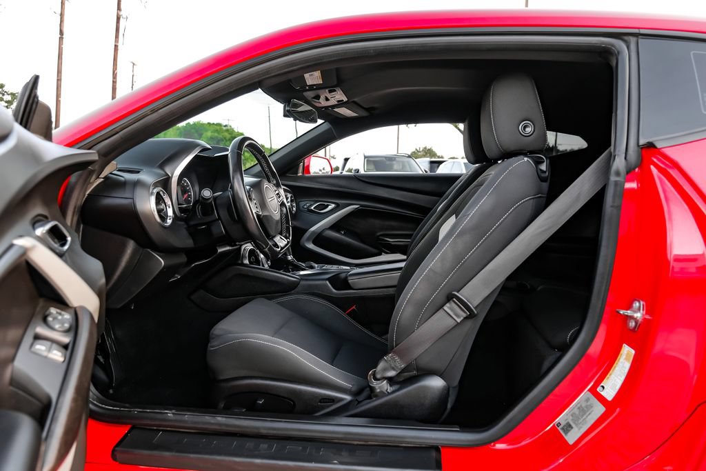 Used 2018 Chevrolet Camaro LT RWD image 27